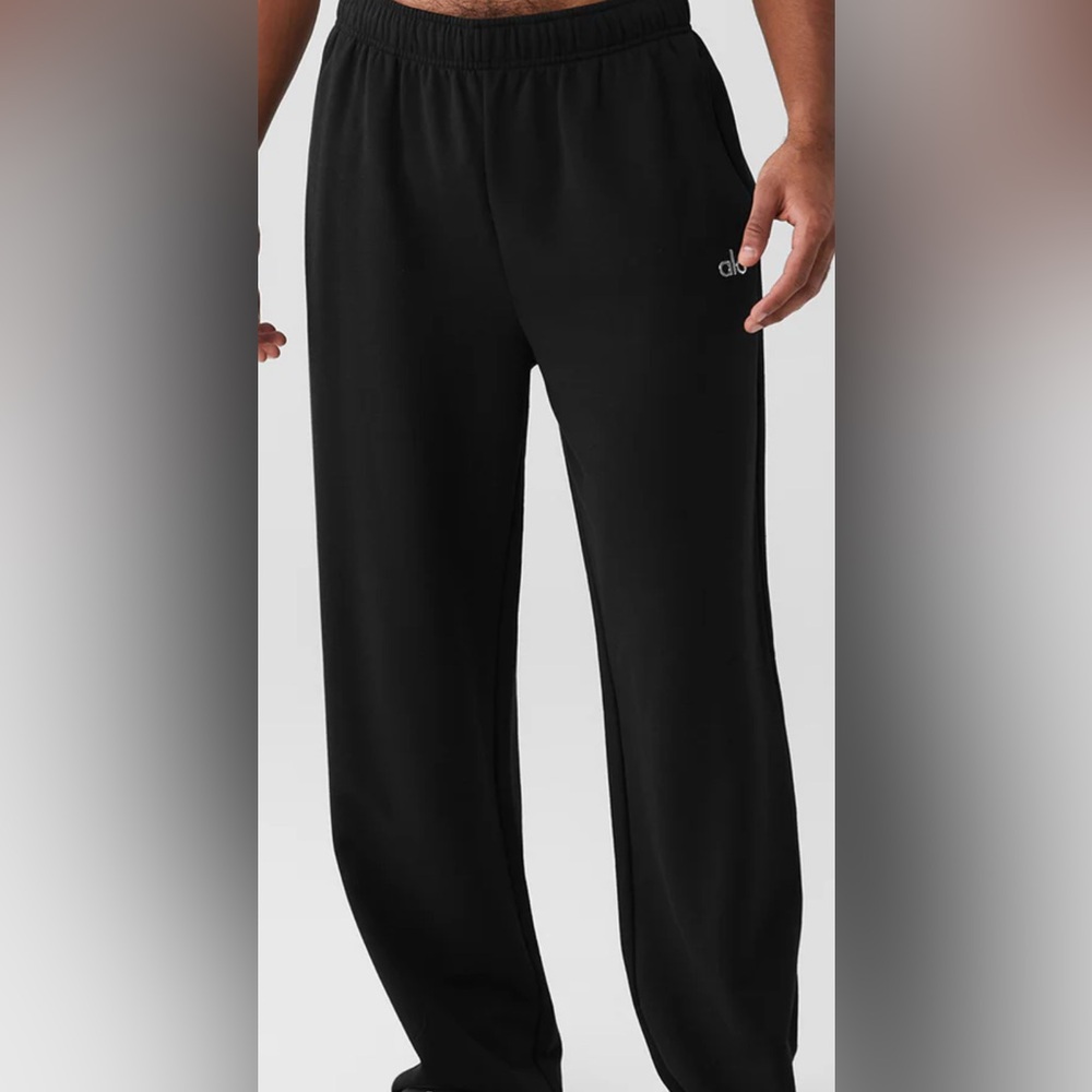 Men’s XXL wide leg sweatpants.